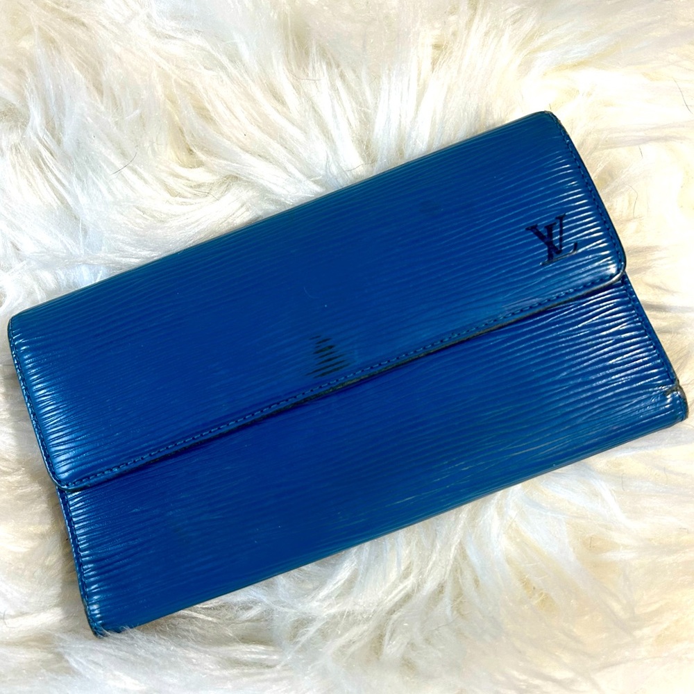 ✨💎 AUTHENTIC 💎✨ LOUIS VUITTON Blue Tresor Porte Epi Int Trifold Wallet